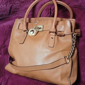 Elegant Tan Leather Handbag